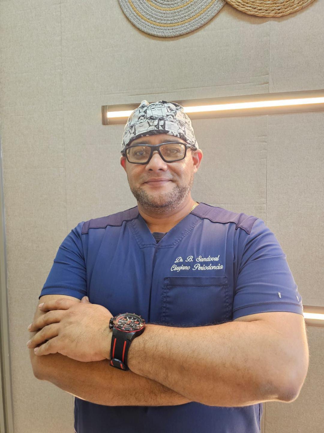 Dr. Benjamín Sandoval, especialista en periodoncia en Panamá